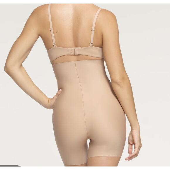 SKIMS BODY HIGH-WAISTED MID THIGH SHORT | LARGE - Picture 2 of 4